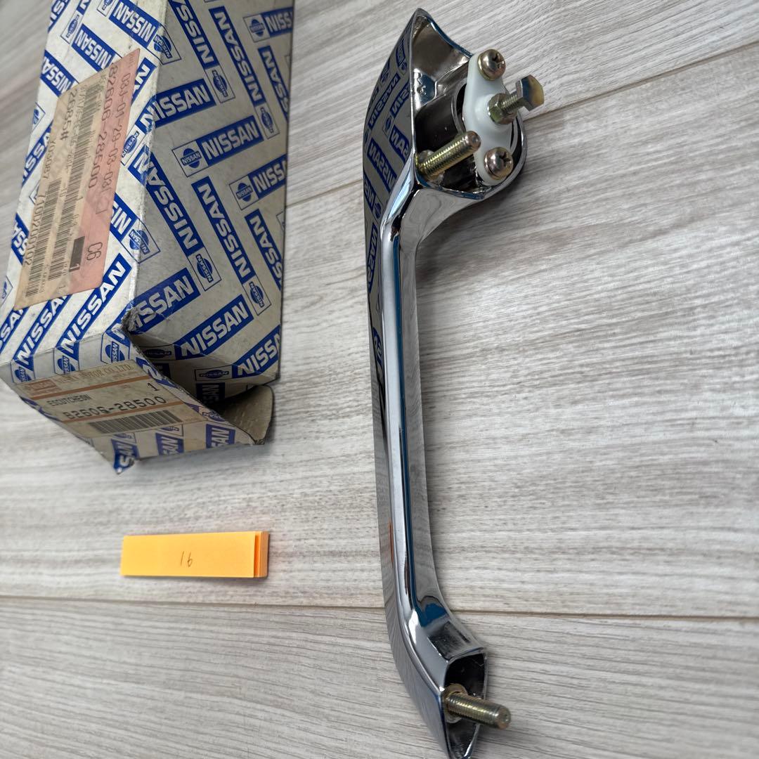 b*4様 （16）NISSAN ESCUTCHEON 82606-28500