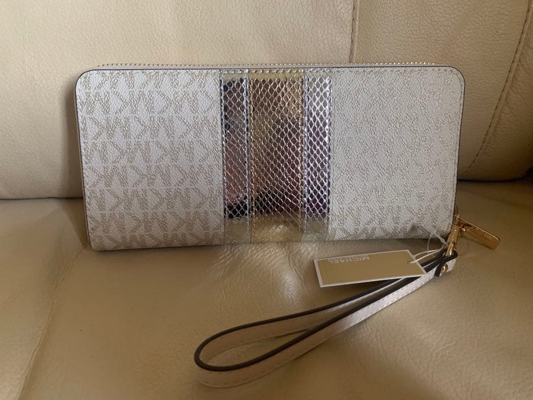 【新品未使用】マイケルコース長財布