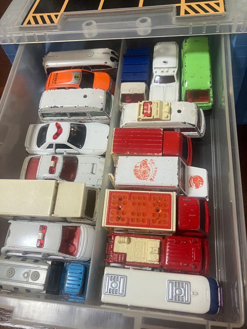 【まとめ売り・レアトミカあり】33台セット ＆ 4段パーキング収納ケース