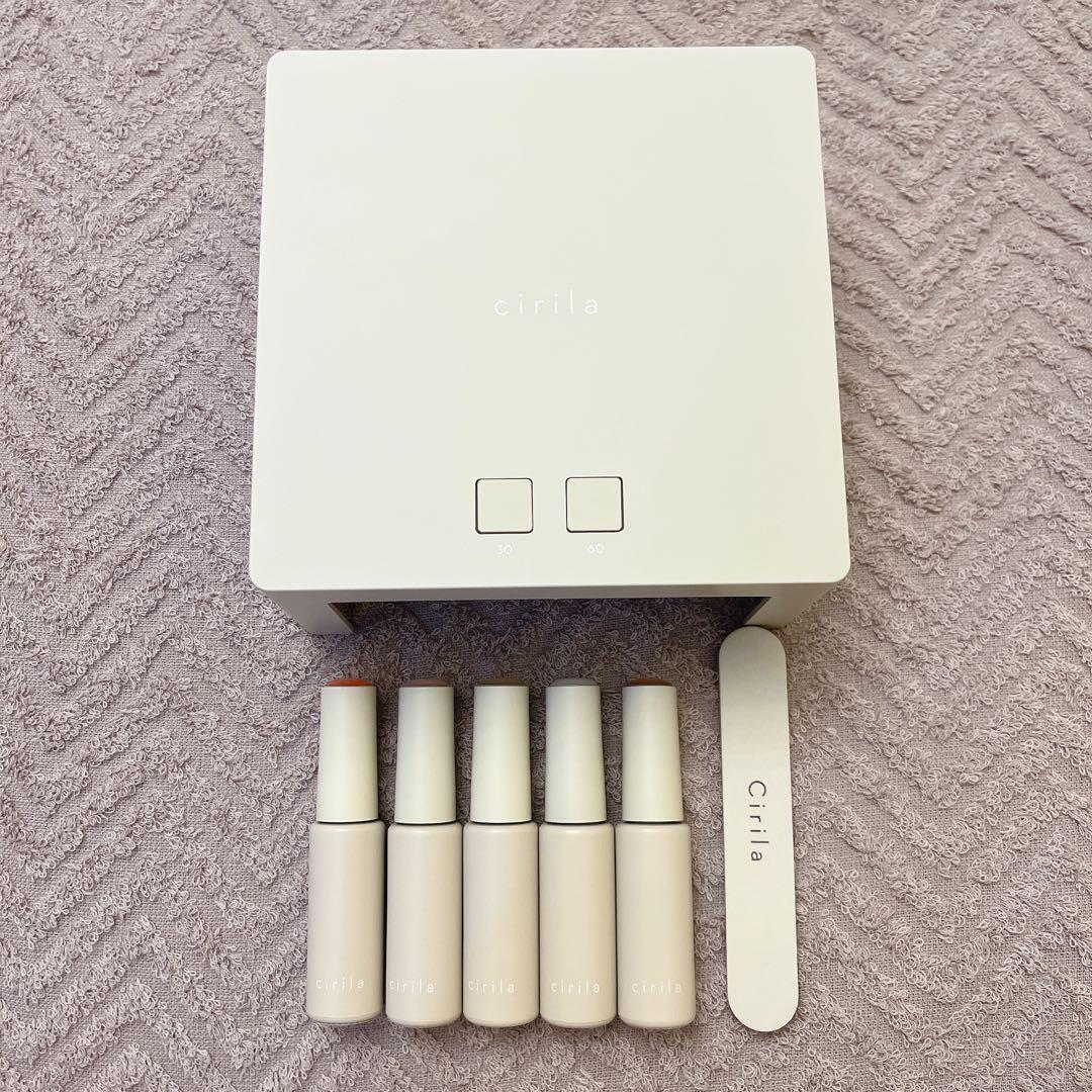 cirila(シリラ)ジェルネイルキット 3カラー&トップ・ベース付き