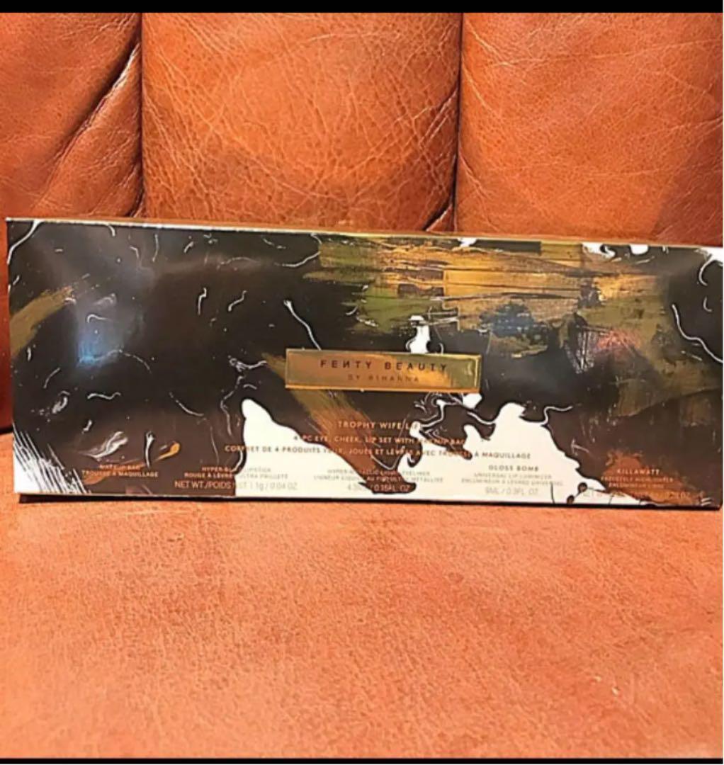 Trophy Wife Life Makeup Set ゴールド　リアーナ