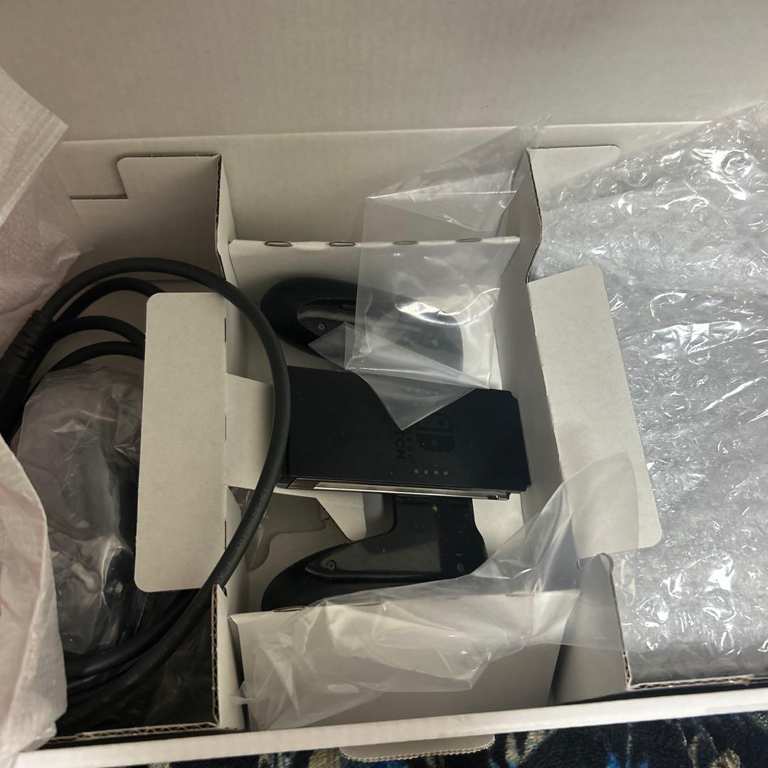 Nintendo Switch 本体 黒と黄色のJoy-Con