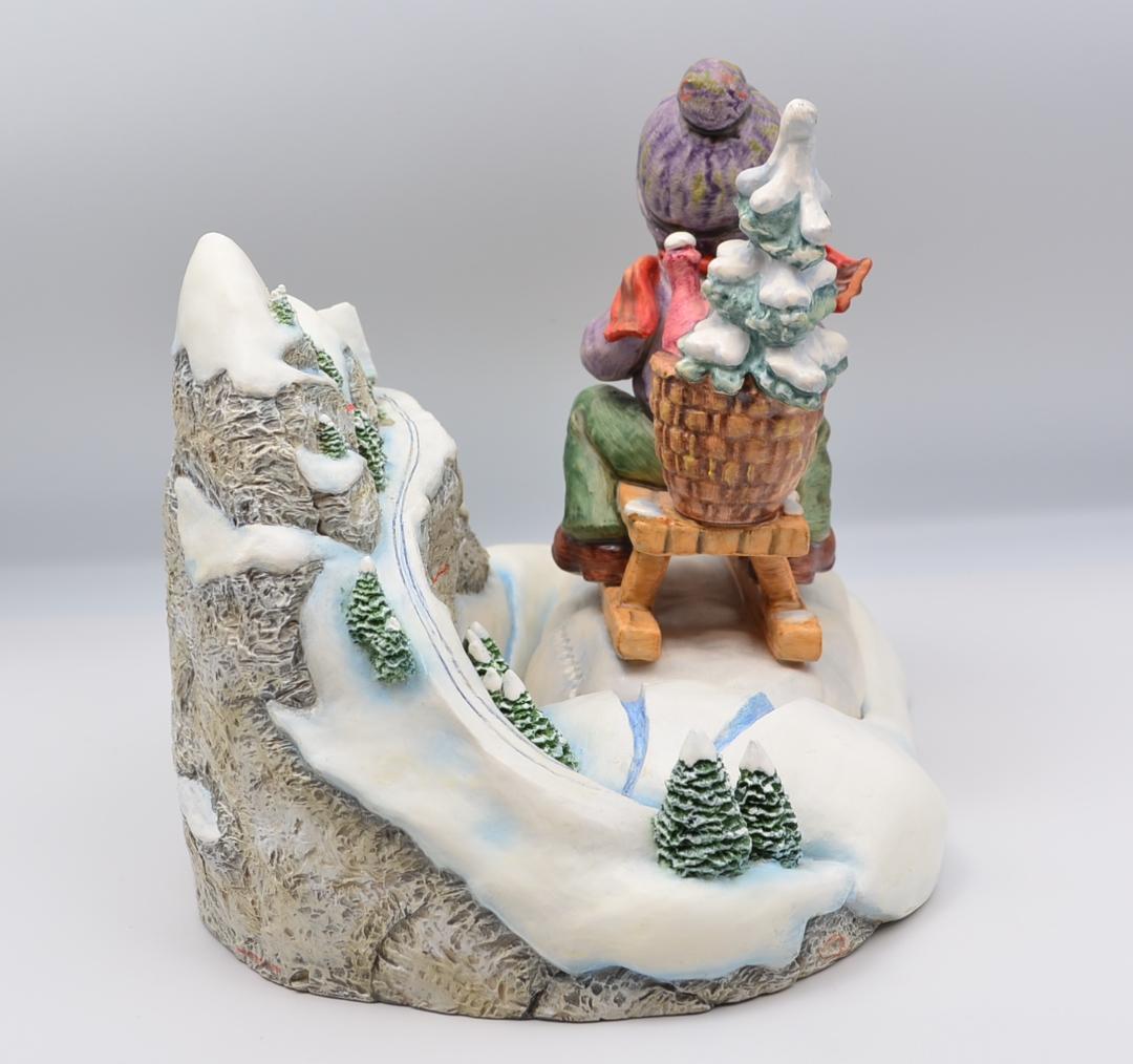 クリスマスに乗る　＃396　No.8　★フンメル人形　台付き　ご成約済み