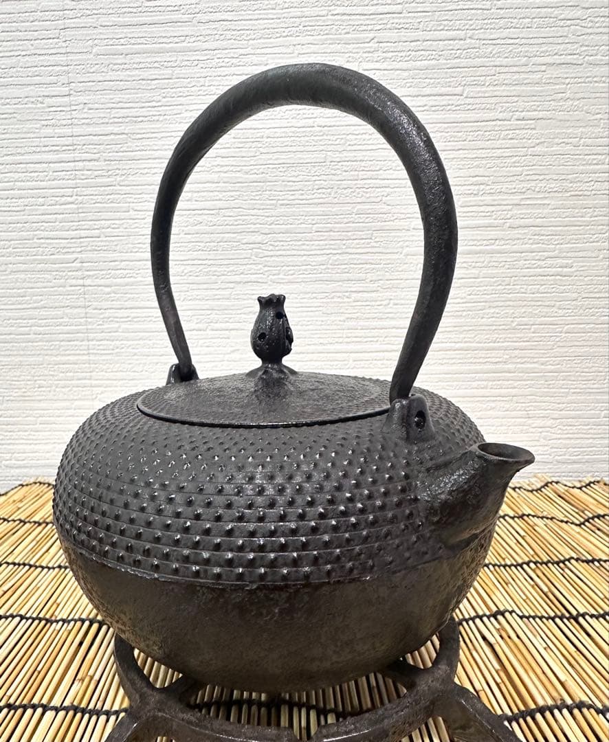 未使用品、栞付　南部照光堂造　１５型アラレ　南部鉄瓶　ブッヒィー♪\"\"様売約済み
