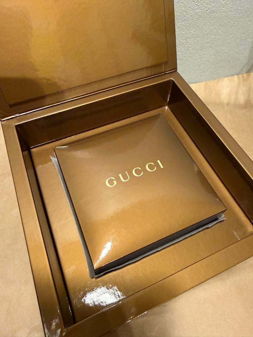 GUCCI 時計　箱つき