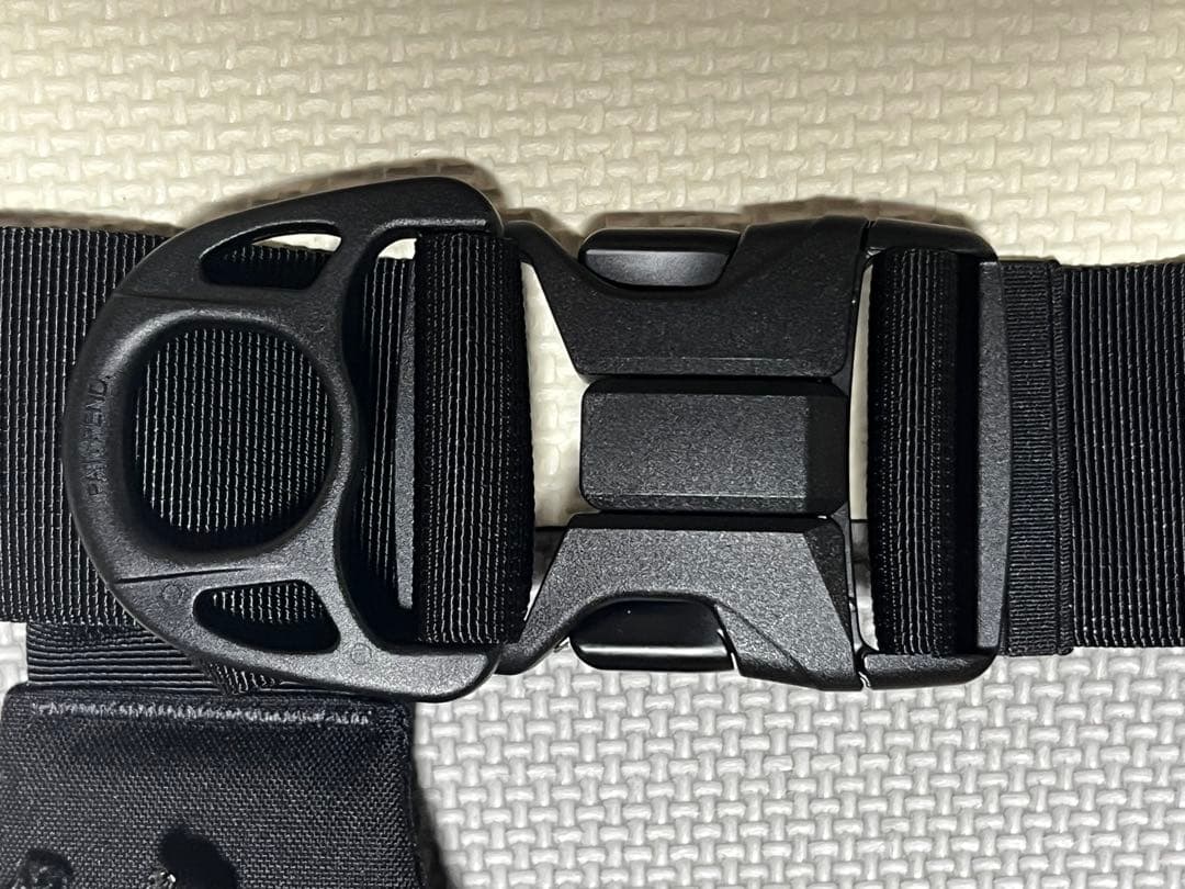 hugoo ブラック ヒップバッグ