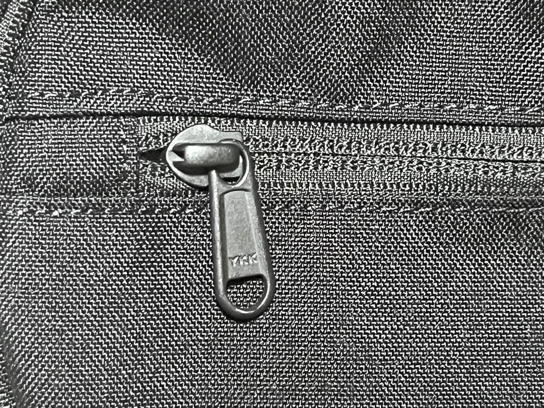 hugoo ブラック ヒップバッグ