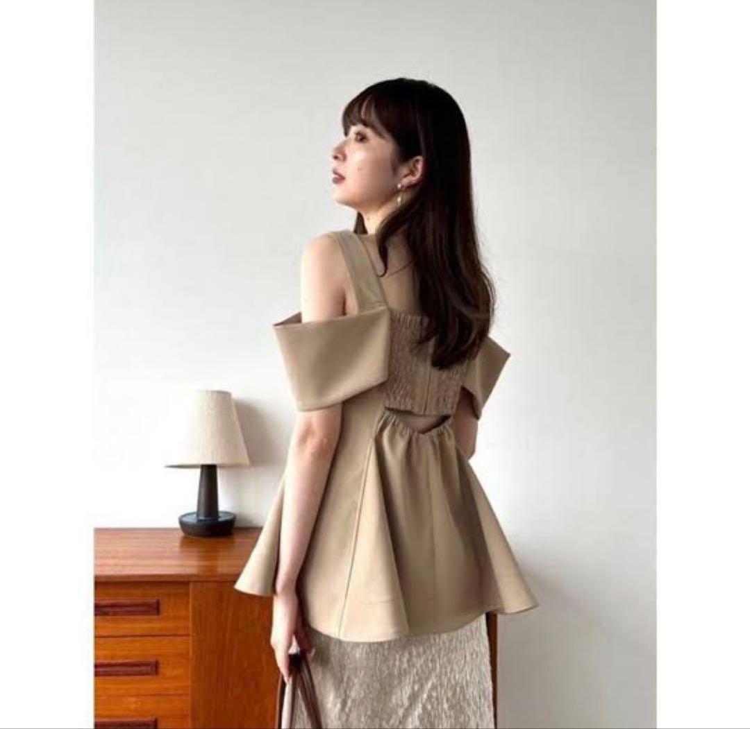 FRAY I.D フレイアイディー　オフショルペプラムチュニック　ベージュ