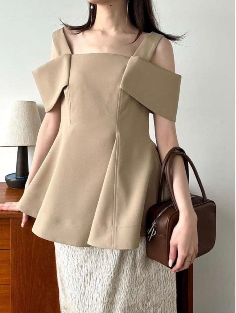 FRAY I.D フレイアイディー　オフショルペプラムチュニック　ベージュ