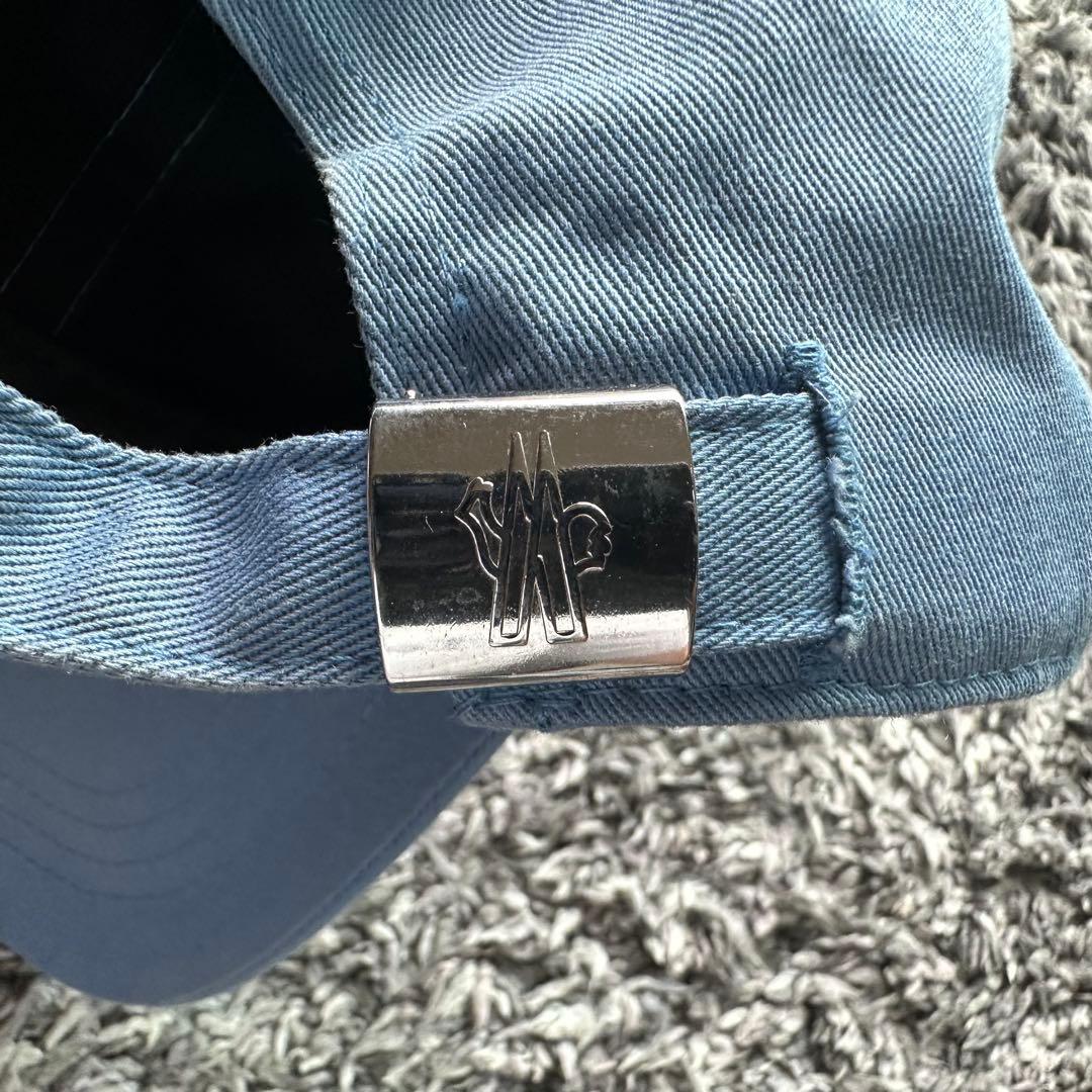 Moncler ロゴ刺繍 水色ベースボールキャップ