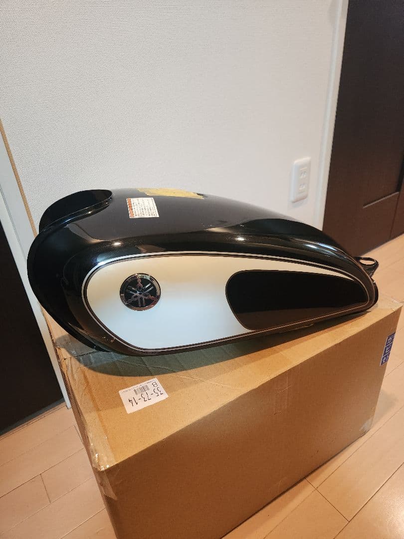 【SR400 500】　タンク、シート及び (おまけ付き)