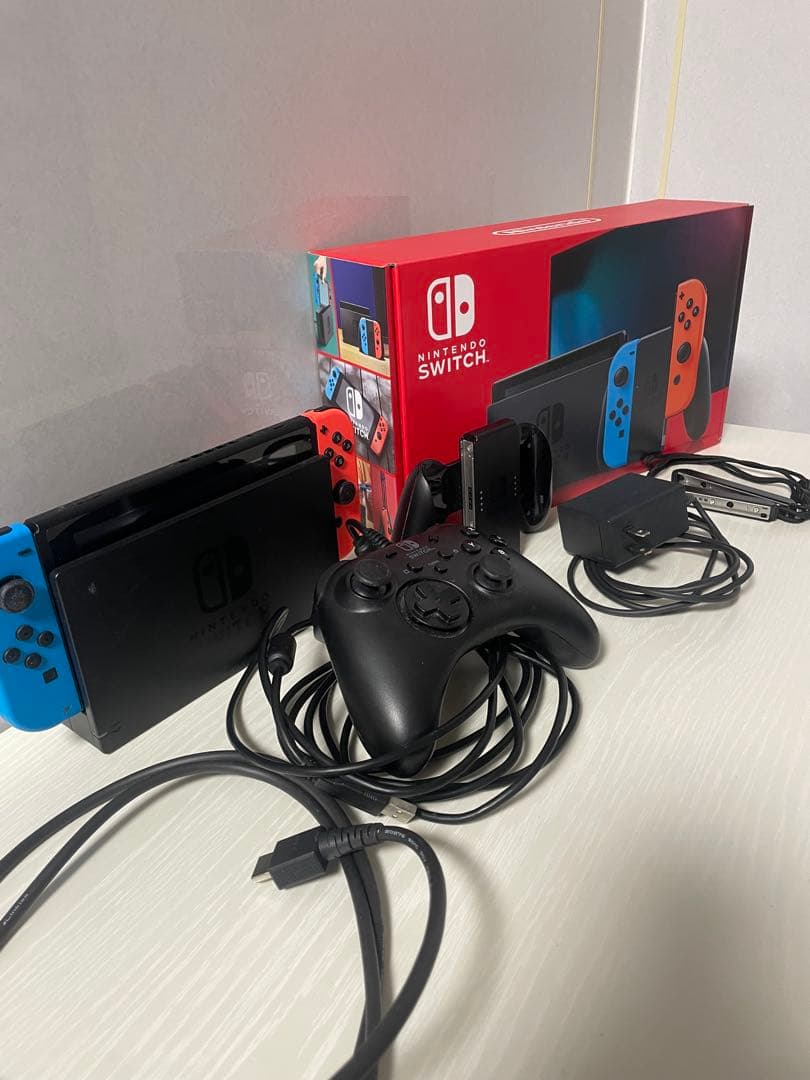 Nintendo Switch 本体【DL版大乱闘スマッシュブラザーズ付き】