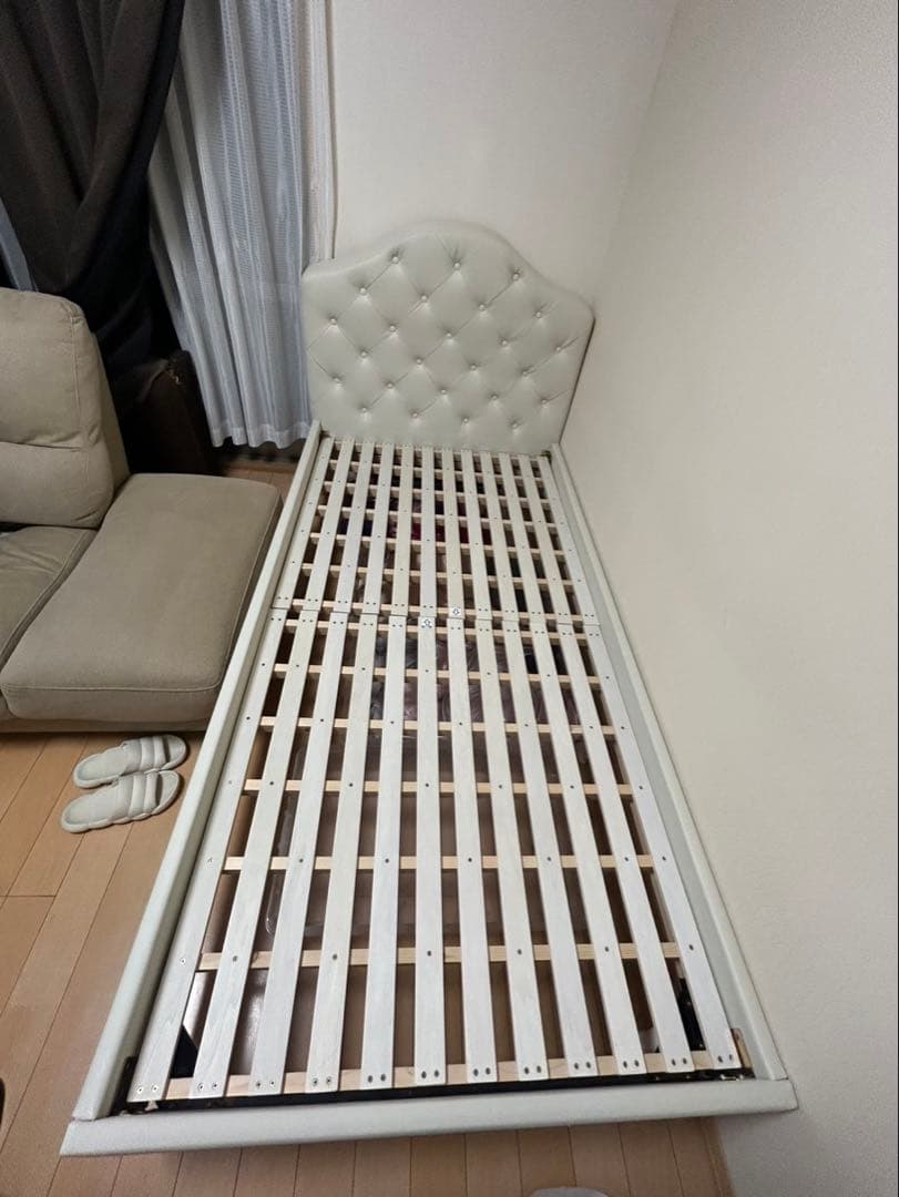 シングルベッドフレーム ホワイト キルティング