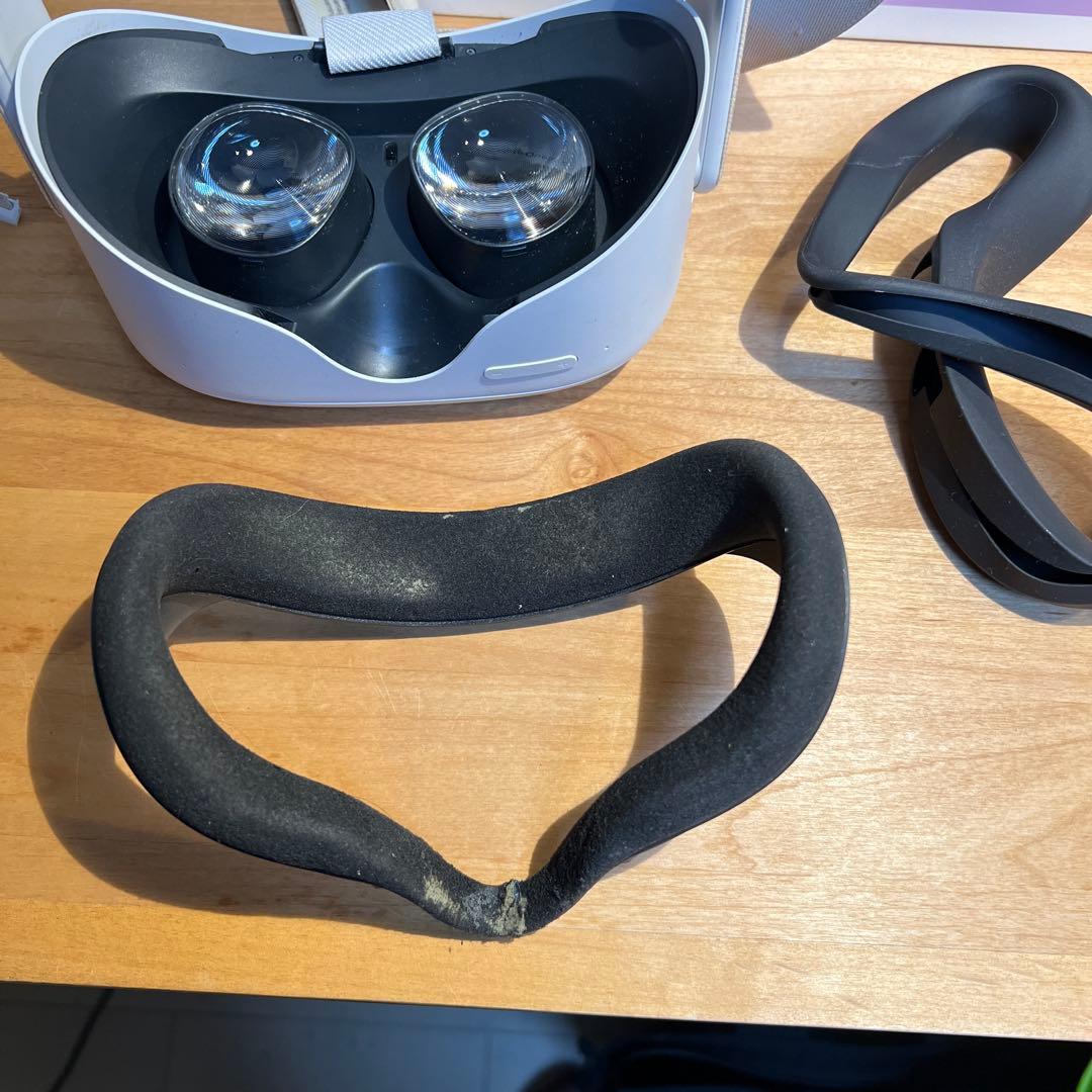   Quest 2 128GB箱付　※接顔、ストラップ要交換