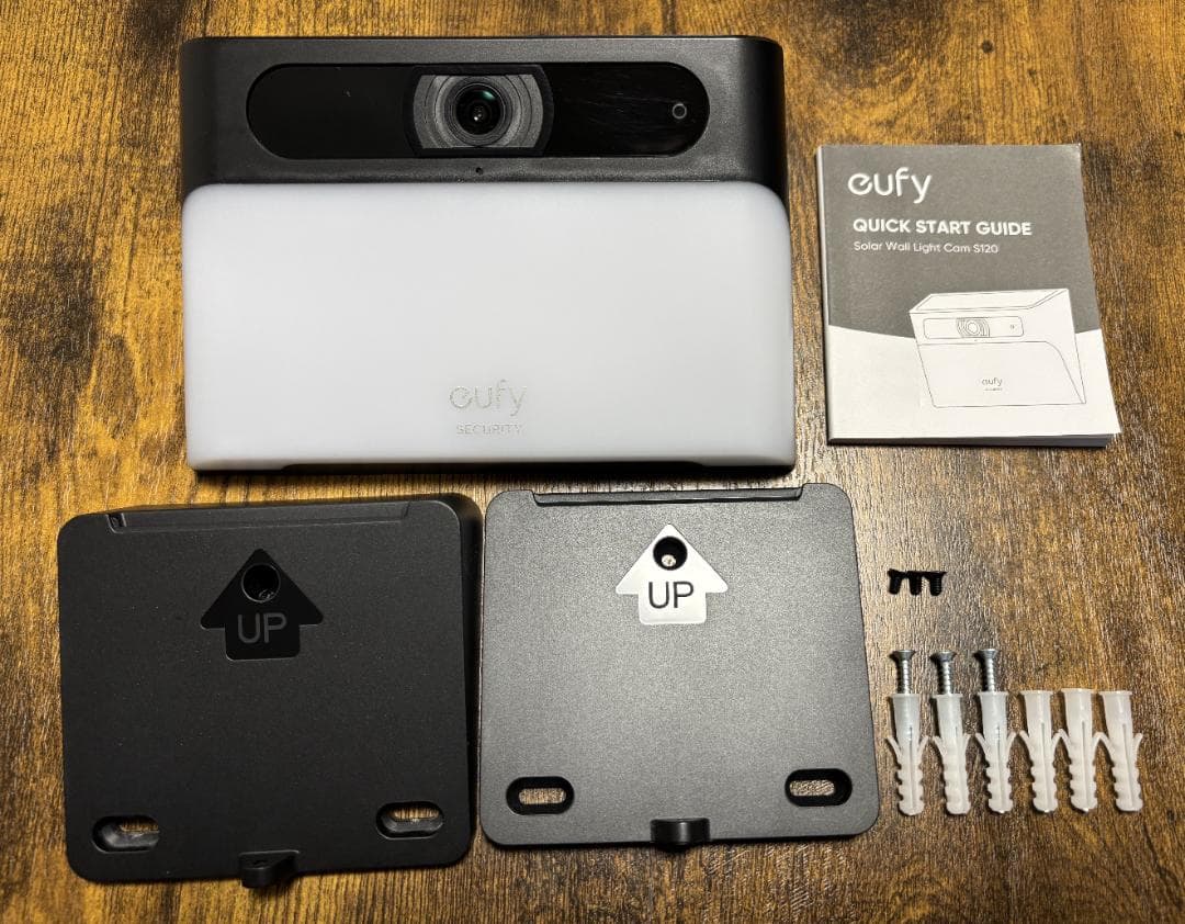 【中古品】Eufy Solar Wall Light Cam S120