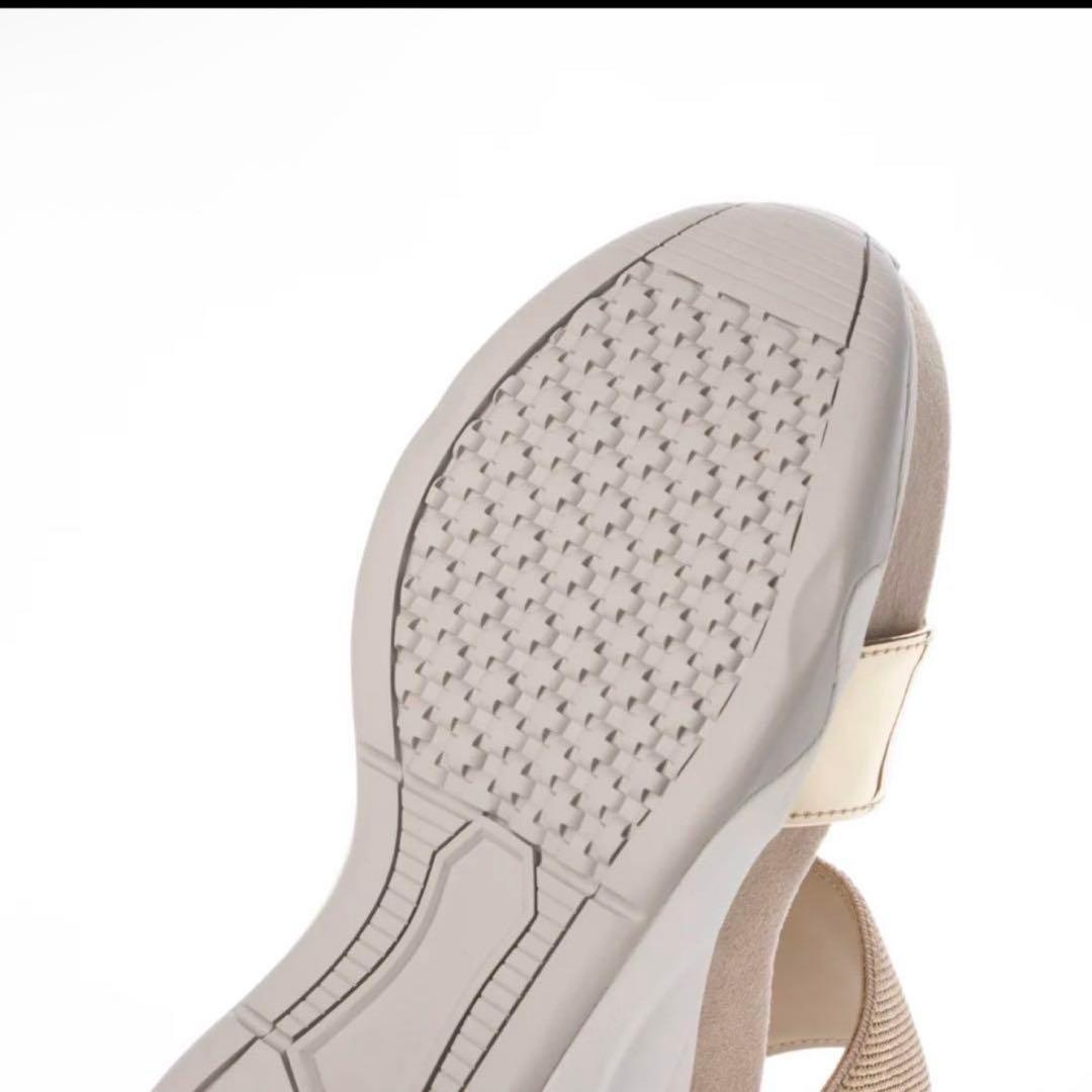 +diana プラスダイアナ　ハイウェッジ メタリックサンダル ゴールド