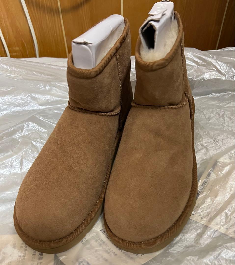 【新品未使用】UGG クラシックミニ　ブーツ　US7（24.0cm）
