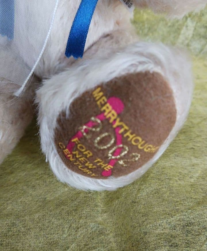 イギリスのメリーソート社の2002年テディベア