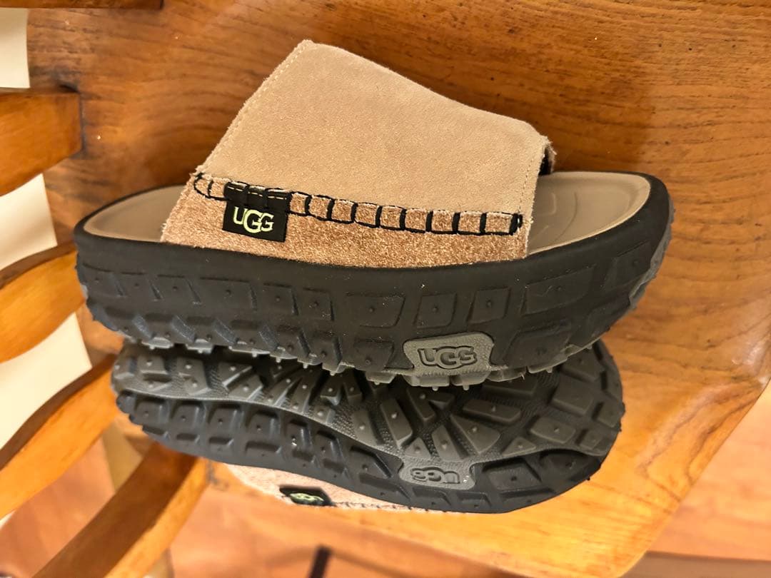 UGG ベージュ スエード サンダル
