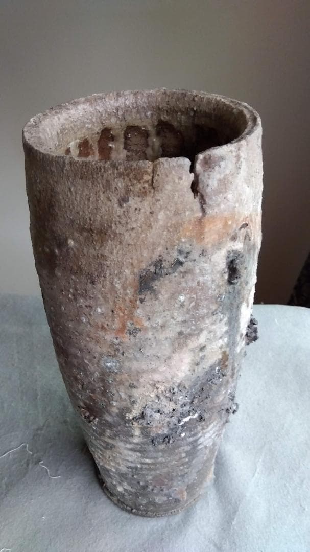 越前焼　白越不朝　塩越窯　自然灰釉究極美迸る逸品 還元窯変美筒状花器 No:12