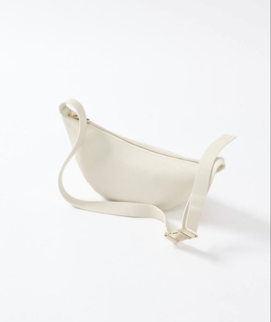 ★期間限定サマーセール価格★リヴドロワ カーブボディバック ホワイト