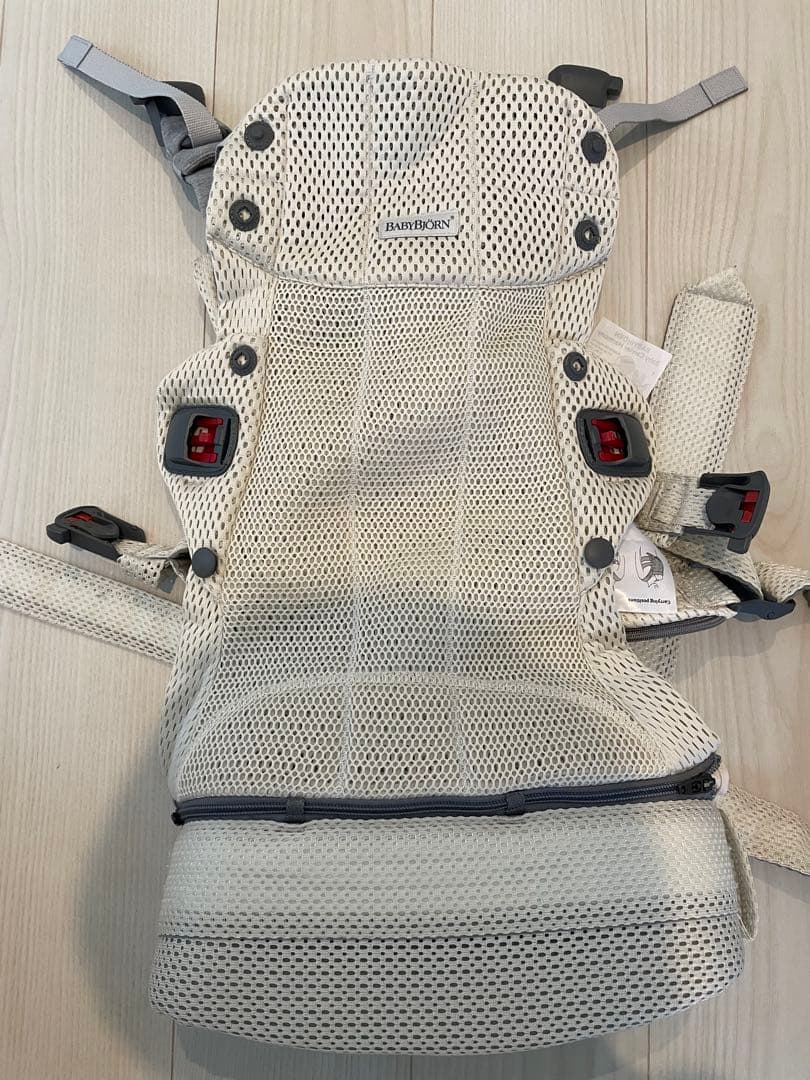 ベビービョルン　ハーモニー　クリーム色