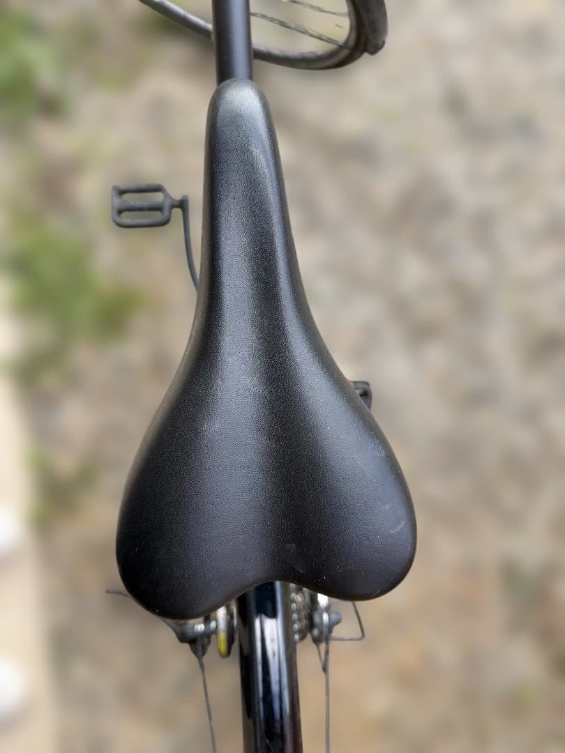 ブリヂストン クロスバイク 黒 前バスケット付き　原則引き取り限定