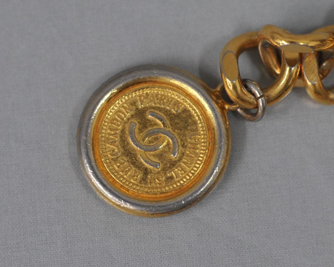 C*e様 シャネル　チェーンベルト　メダル／ロゴプレート