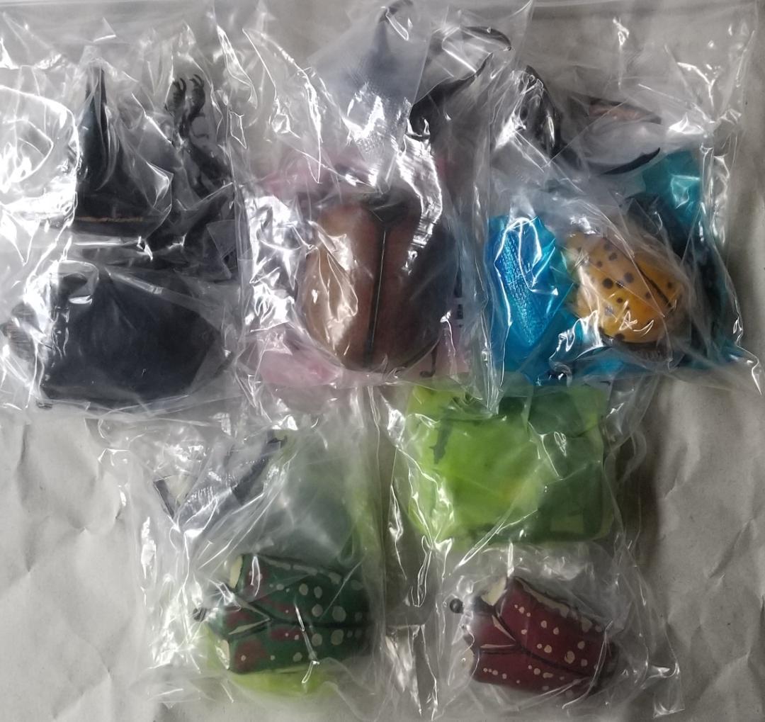 ガシャポン　いきもの大図鑑　かぶとむし ミツオビアルマジロ　セット