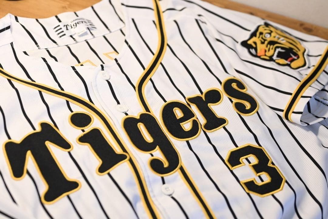 【美品・送料無料】阪神タイガース　大山悠輔　ユニフォーム 応援グッズ L