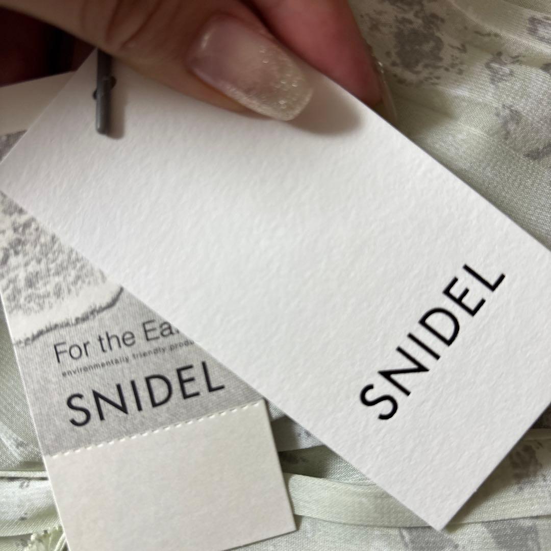 SNIDEL Sustainableタグ付きフリルワンピース