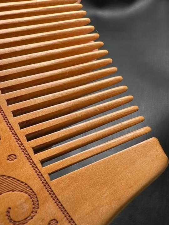 070899   天然桃の木素材櫛　5.6*15.5センチ