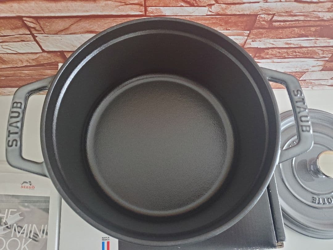 【正規品シリアルナンバー付/週末価格】staubピコ・ココットラウンドストウブ