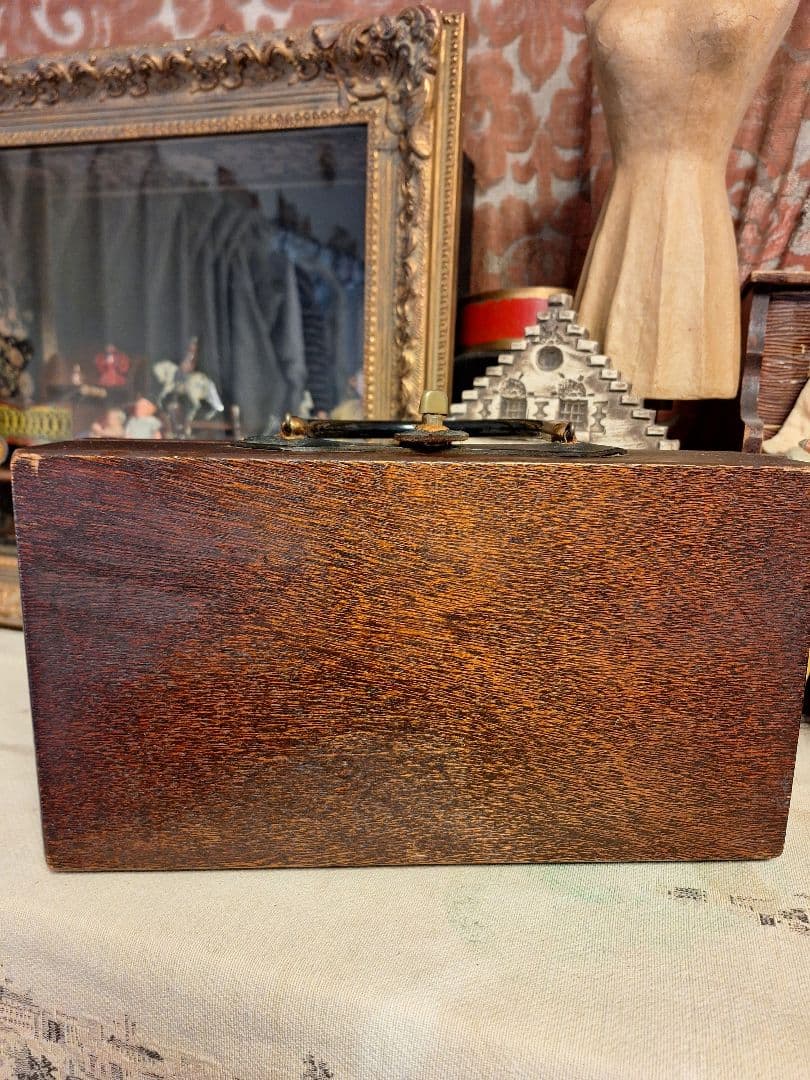 エニットコリンズ馬車デザインの木製ボックスアンティーク