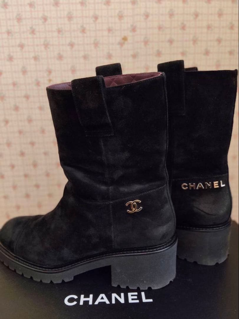 【美品】CHANEL ブラック スエード ショートブーツ