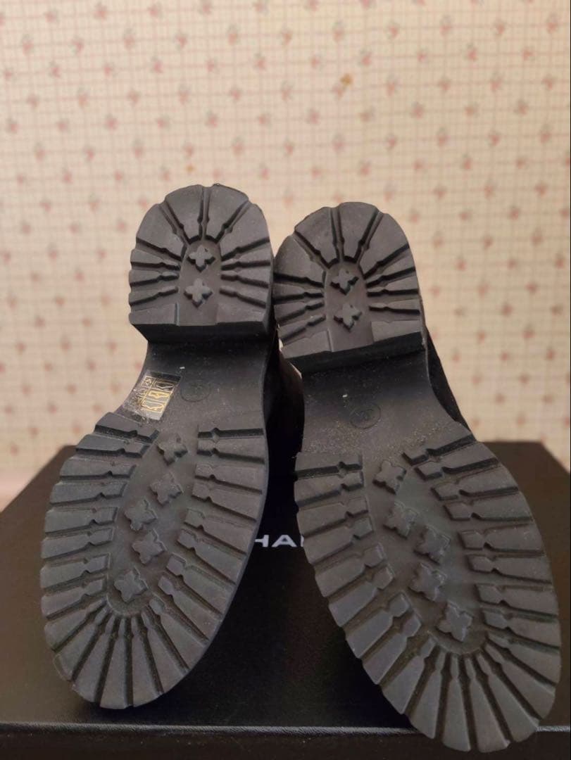 【美品】CHANEL ブラック スエード ショートブーツ