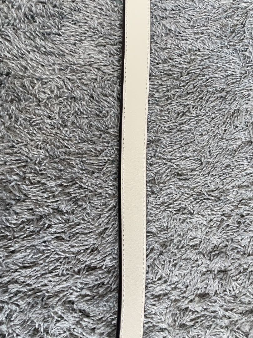 美品 GUCCI グッチ アイボリー レザーベルト ダブルGロゴ 細ベルト 白