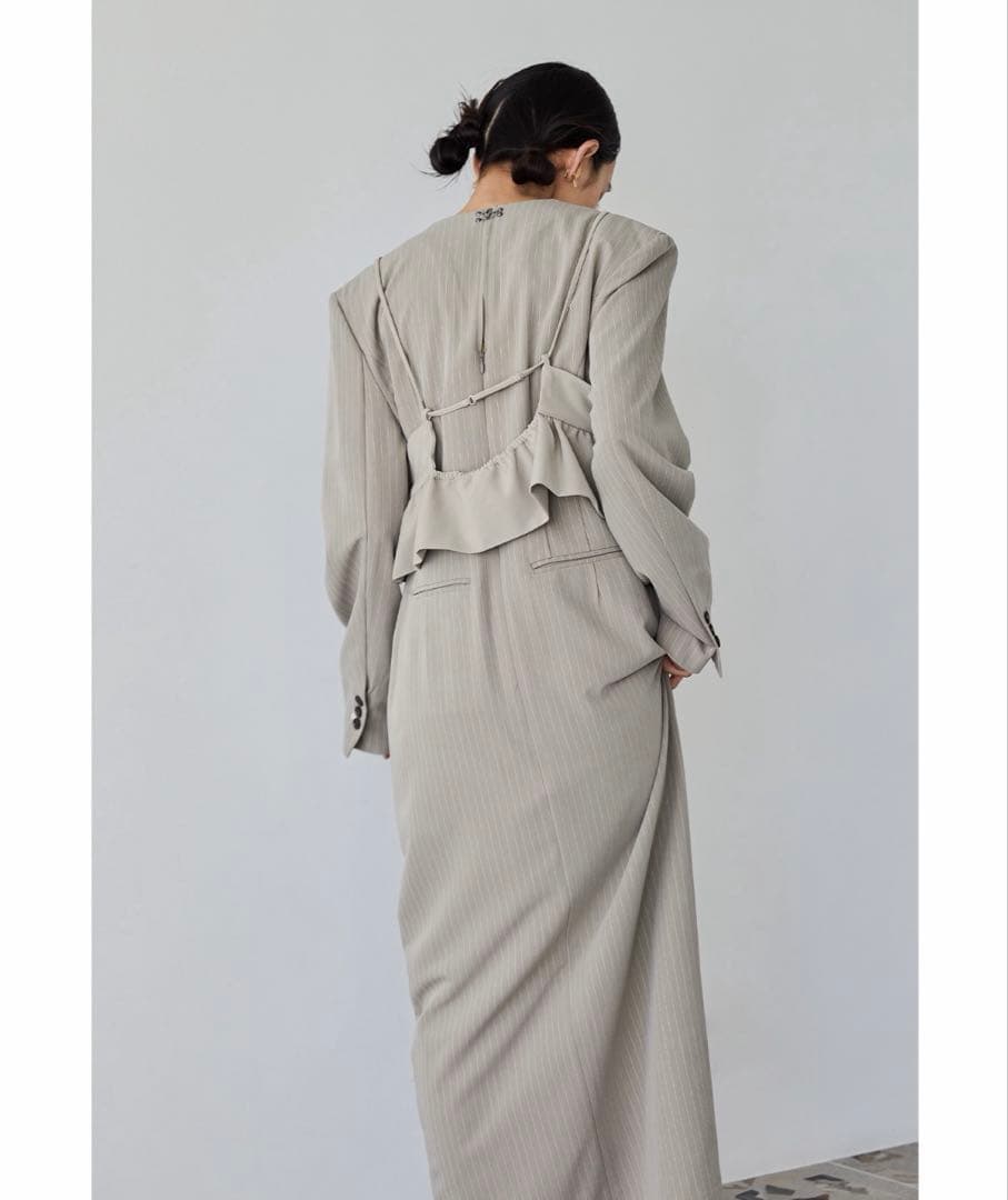 ベージュ　フリル付きロングドレス Mサイズ