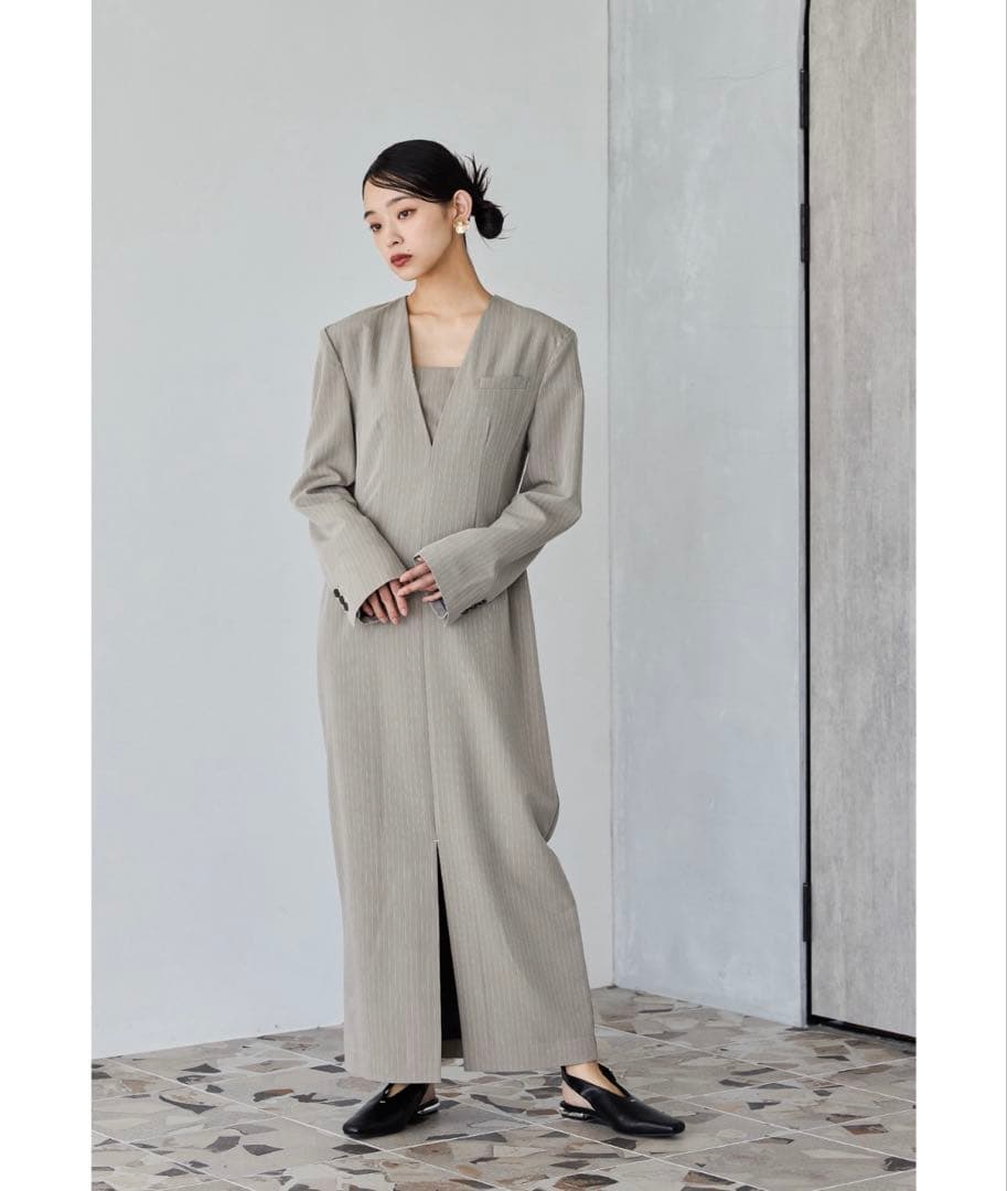 ベージュ　フリル付きロングドレス Mサイズ