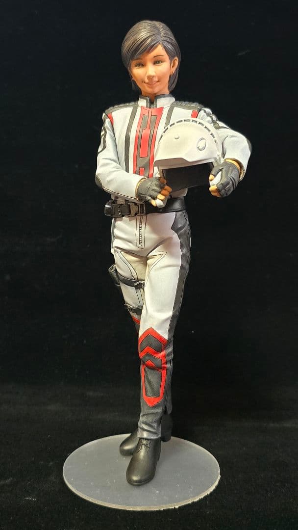 ウルトラマンティガ　レナ隊員　レジンキット完成品