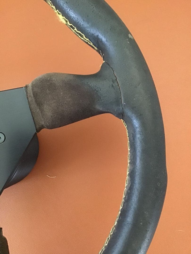 車ステアリング　パーソナル　グリンタ　イエローステッチ　バックスキン　35φ