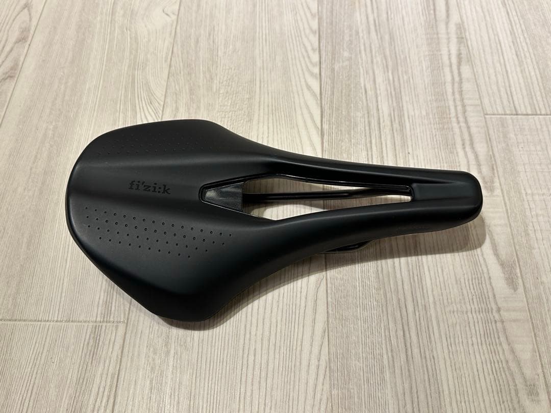 fi'zi:k Argo Tempo R3 K:iumサドル 150mmブラック