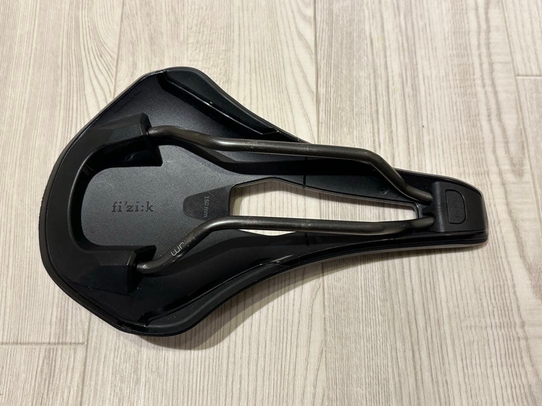 fi'zi:k Argo Tempo R3 K:iumサドル 150mmブラック