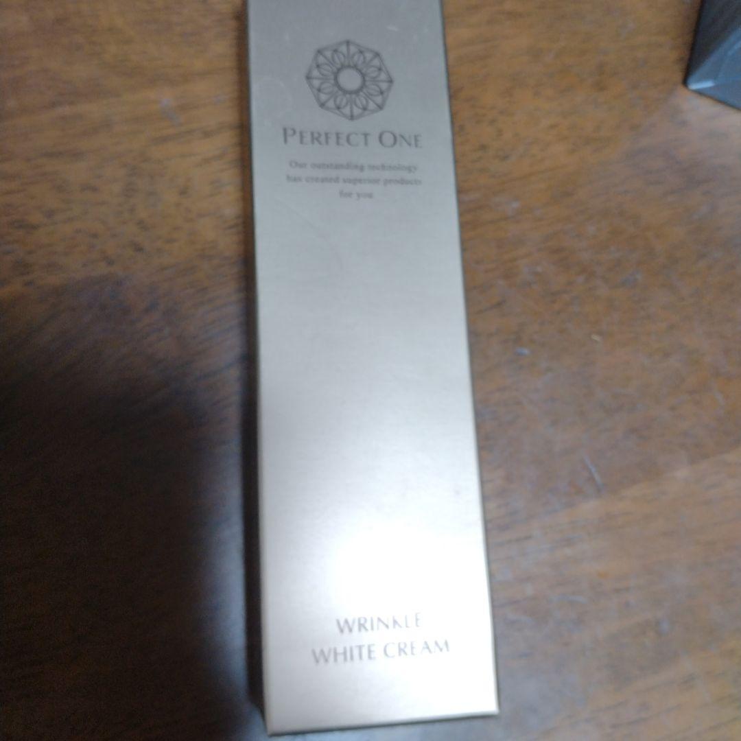 パーフェクトワン　リンクルストレッチジェル　　パック　化粧水　クリーム　ファンデ