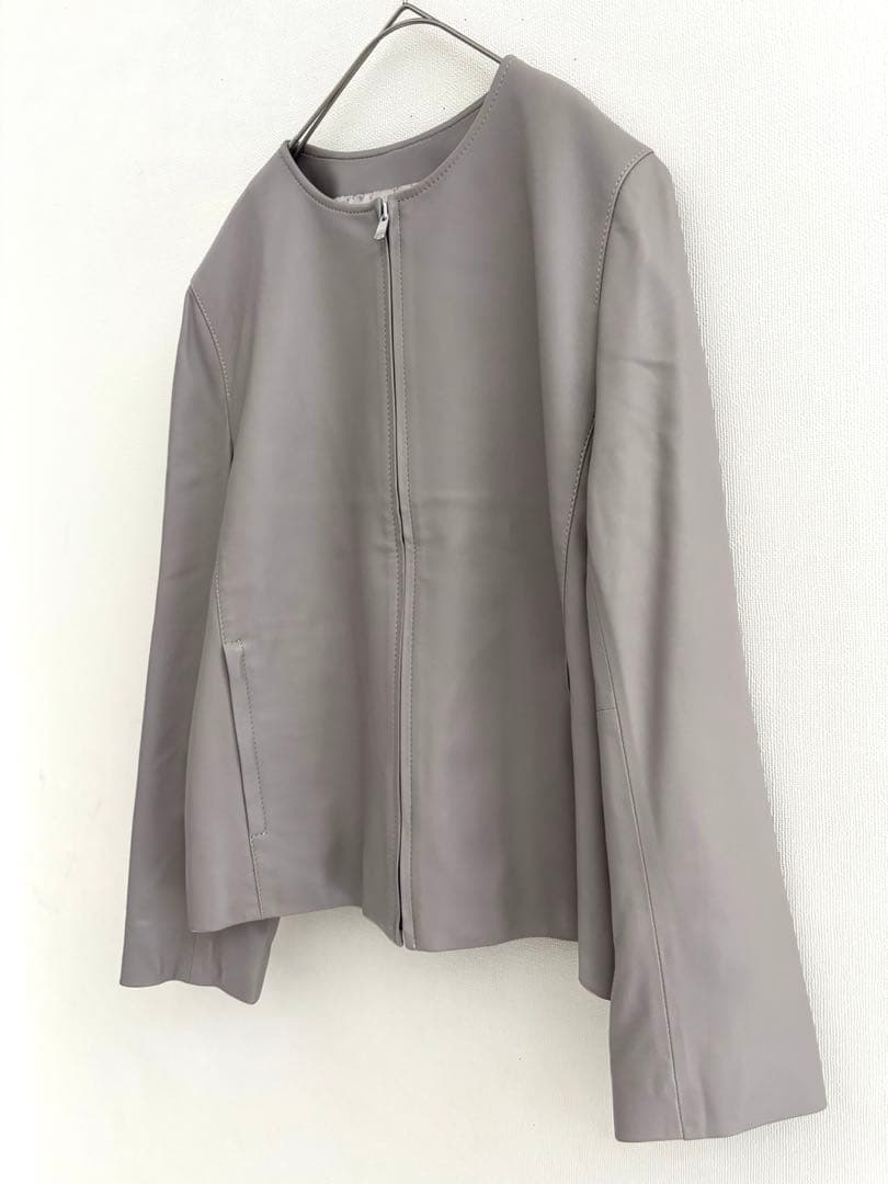 新品　23区　ラムレザー ノーカラー ブルゾン　グレージュ　46