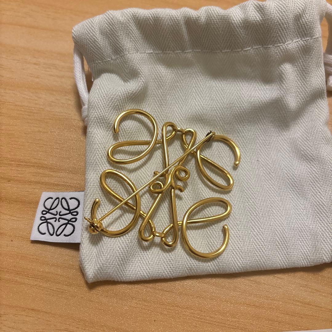 LOEWE ブローチ　ゴールド　ほぼ未使用品