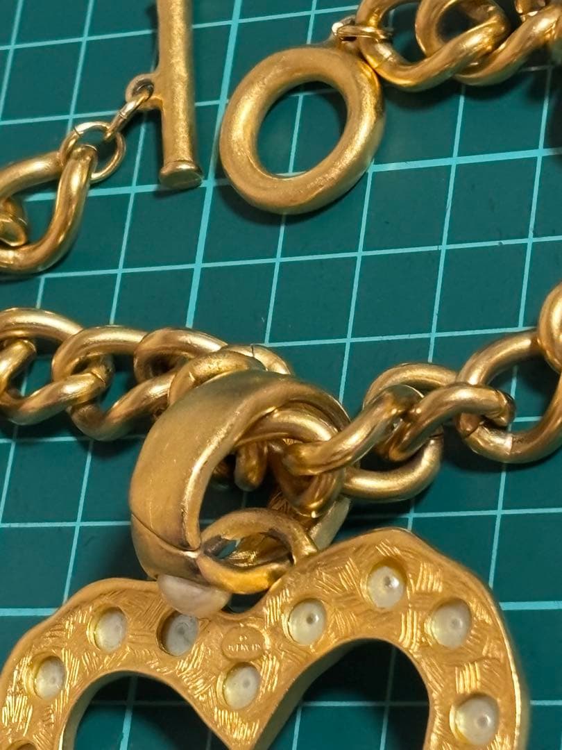 希少　大　ずっしりGIVENCHYハート型ペンダントネックレス　レアヴィンテージ