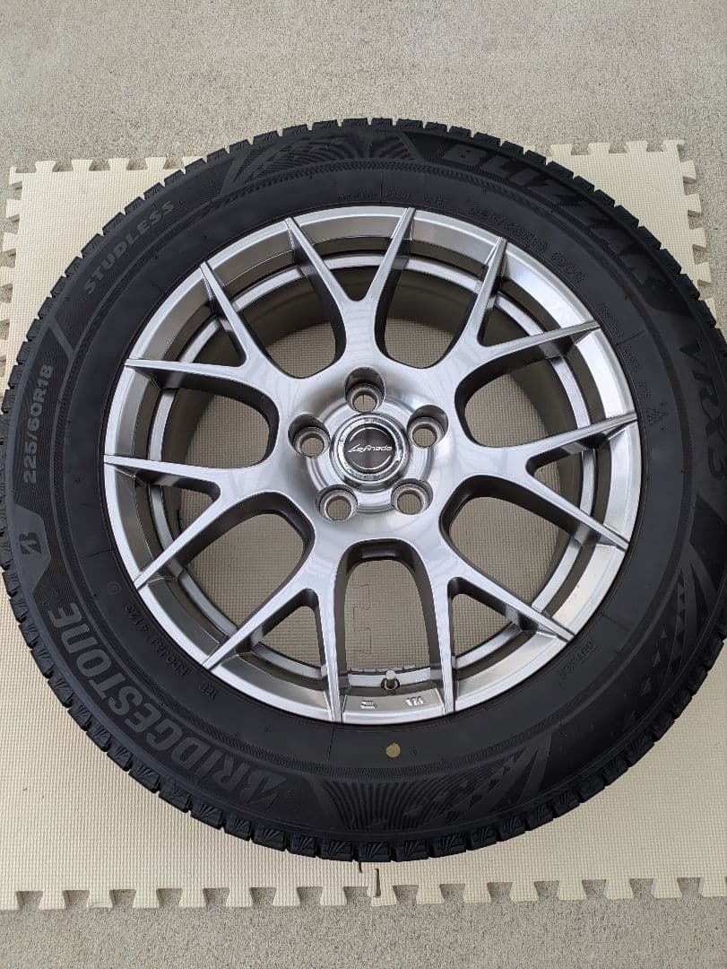 1/5迄値下げ！ 40アルファードスタッドレス VRX 3 225/60/18