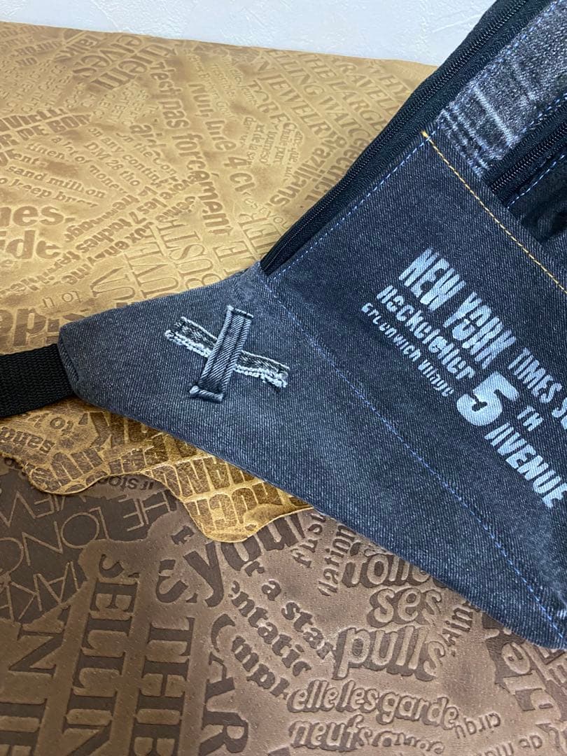 @902【匿名発送】リメイクデニム×ボディーバック★メガサイズ