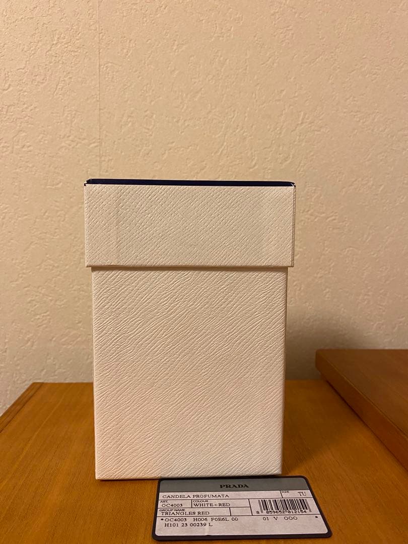 PRADA 赤と白のキャンドルホルダー